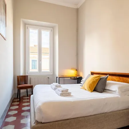 Anna - Con Bagno Privato In Con Giardino Gasthof Florenz