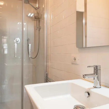 Anna - Con Bagno Privato In Con Giardino *